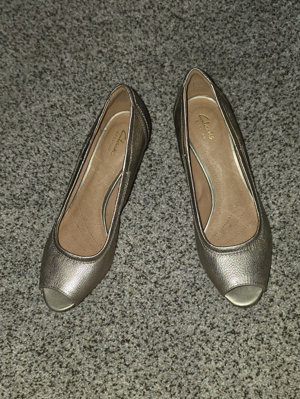 Clarks Artisan Women’s Metallic Bronze Peep-Toe Cork Wedges 9.5